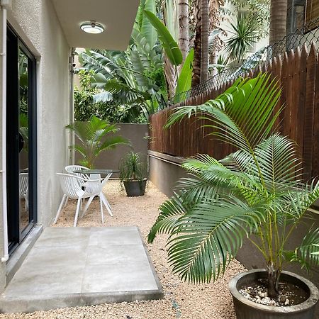 Newly Renovated Studio Apartment With Rooftop Pool, Few Steps To The Beach Flic-en-Flacq Esterno foto