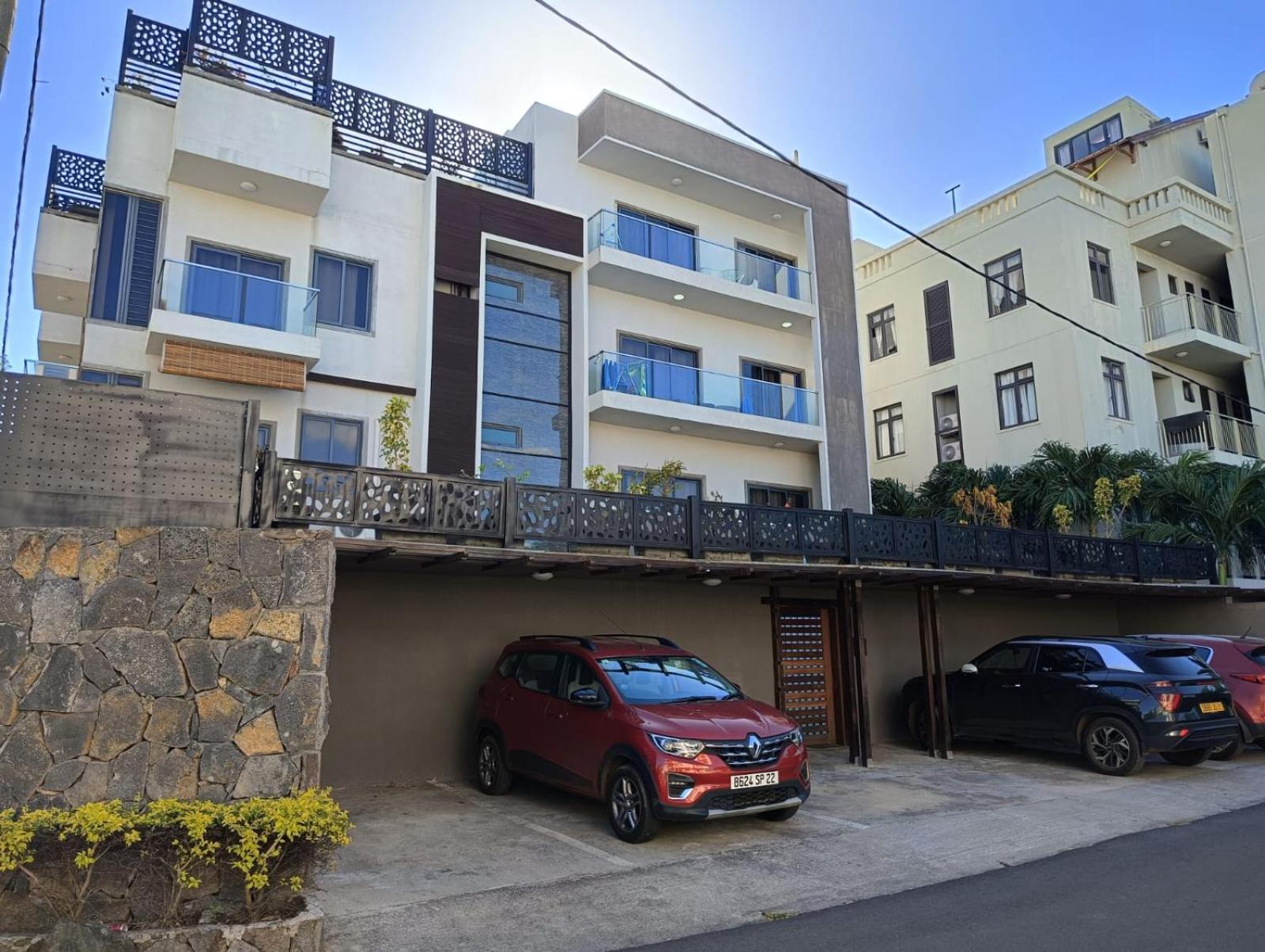 Newly Renovated Studio Apartment With Rooftop Pool, Few Steps To The Beach Flic-en-Flacq Esterno foto