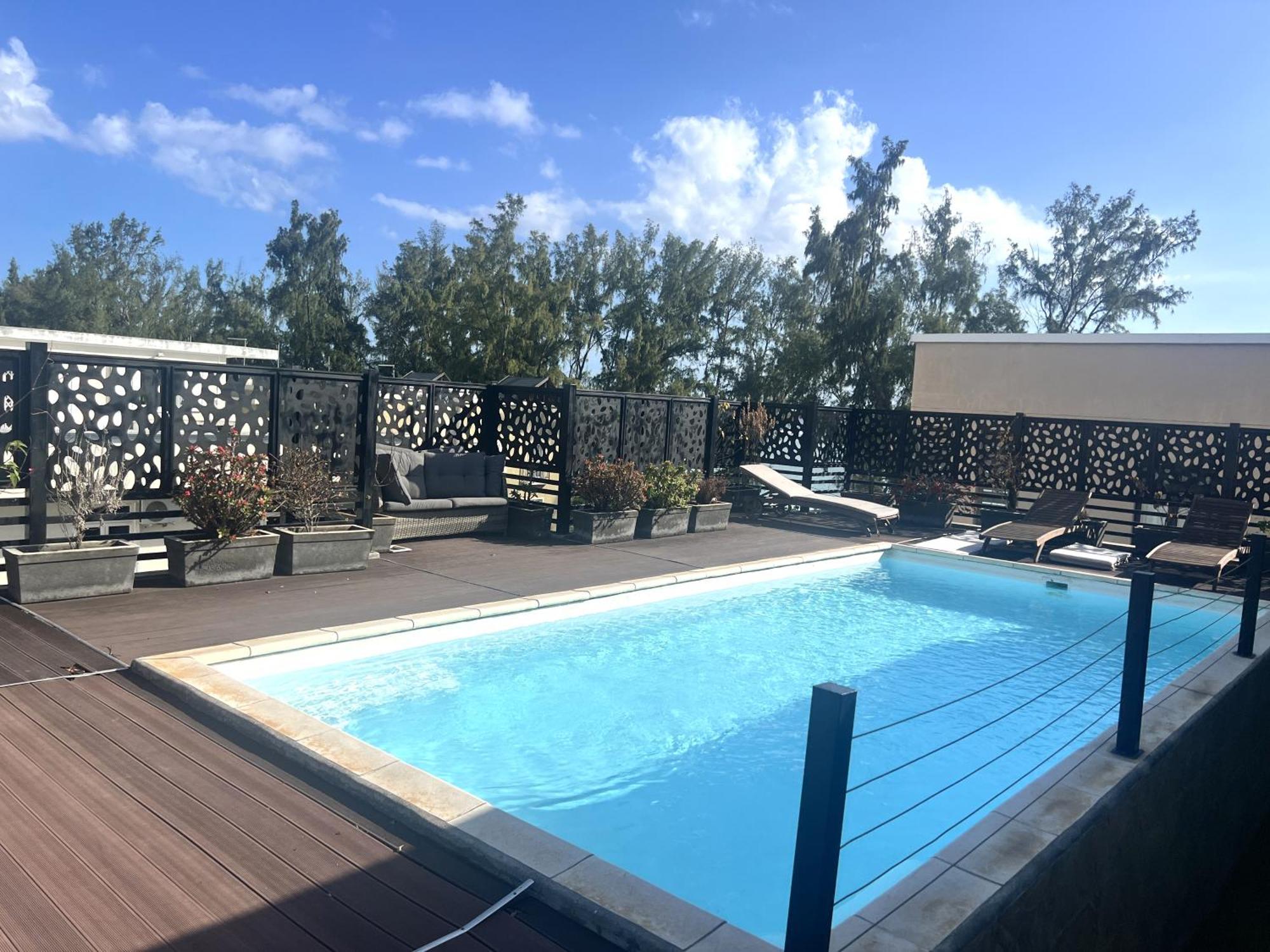 Newly Renovated Studio Apartment With Rooftop Pool, Few Steps To The Beach Flic-en-Flacq Esterno foto
