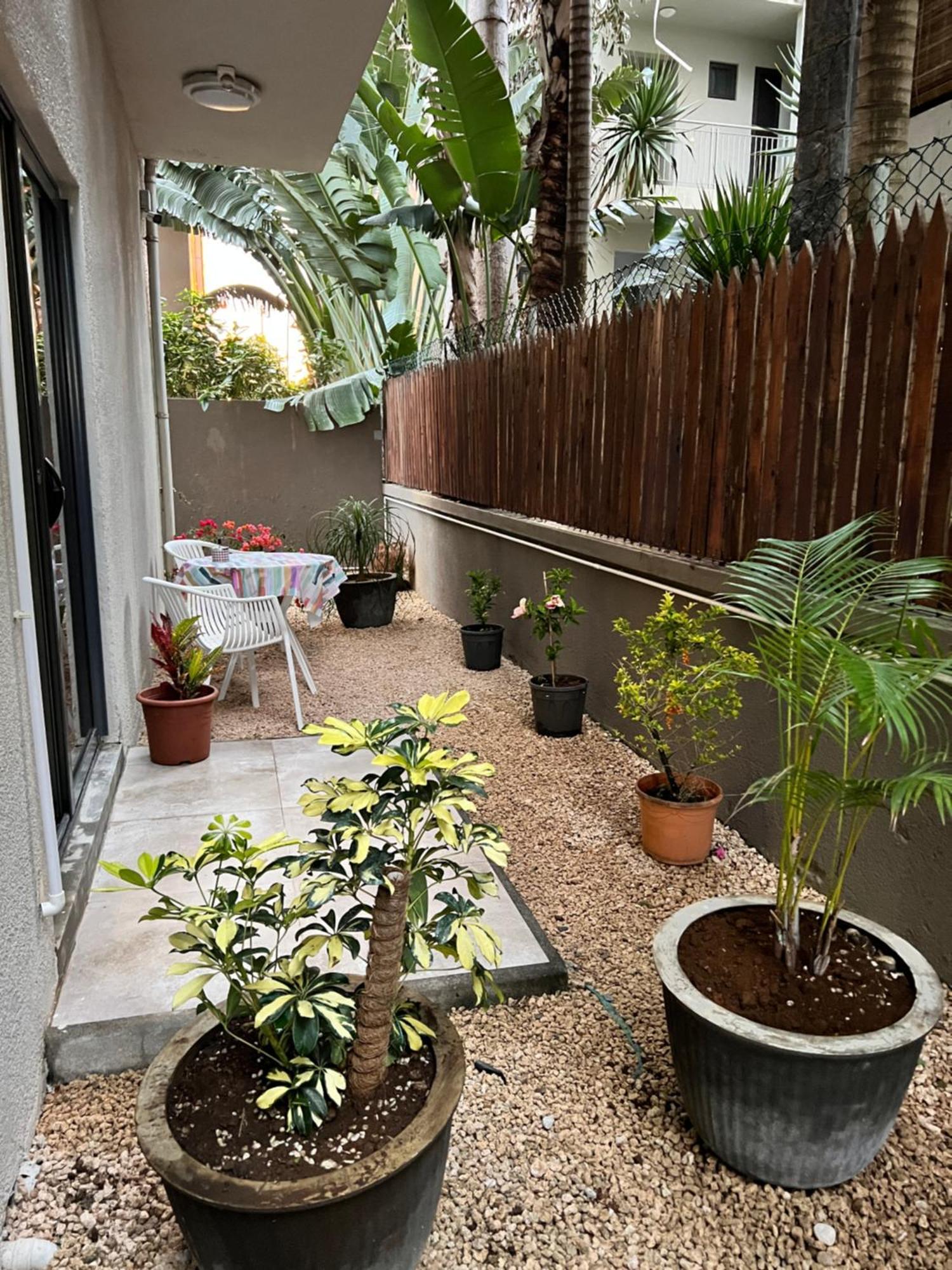 Newly Renovated Studio Apartment With Rooftop Pool, Few Steps To The Beach Flic-en-Flacq Esterno foto